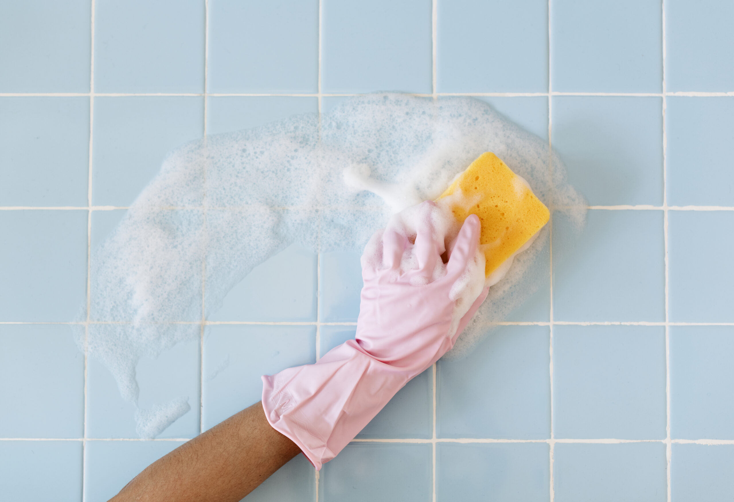 How to Clean Mould Off the Ceiling